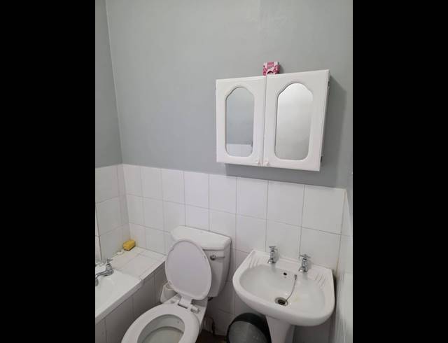 2 BEDROOM FLAT TO LET IN SCOTTSVILLE